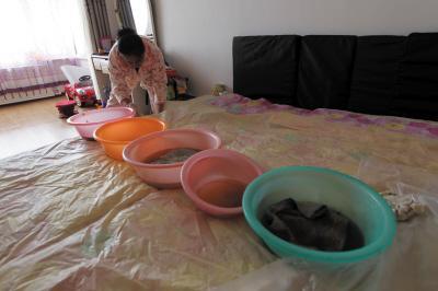 鱼台楼上漏水，住户失联，小区没物管，业主维权难！律师来支招……